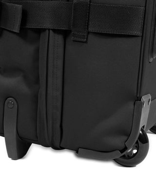 Eastpak Tranverz S Kabinväska 51cm - Black, fotad mot en vit bakgrund.