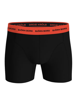 Svart Björn Borg boxerkalsong sedd framifrån med röd resår och logotyp