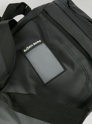 Björn Borg Duffle Bag 55L - Black Beauty, fotad mot en ljusgrå bakgrund
