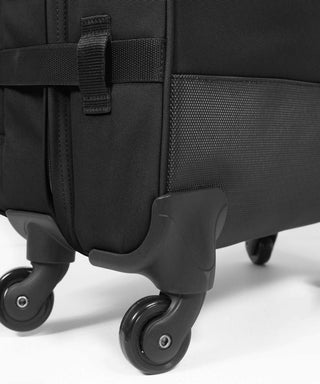 Eastpak Trans4 Kabinväska 54cm - Black, fotad mot en vit bakgrund.