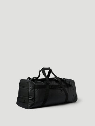 Björn Borg Travel Duffle Bag 120L - Black Beauty, fotad mot en ljusgrå bakgrund