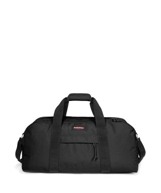 Eastpak Station + Duffelbag - Black, fotad mot en vit bakgrund.