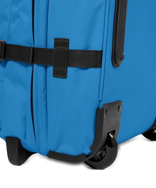 Eastpak Tranverz S Kabinväska 51cm - Bubble Blue, fotad mot en vit bakgrund.