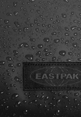 Eastpak Road Kit Necessär - Tarp Black, fotad mot en vit bakgrund.