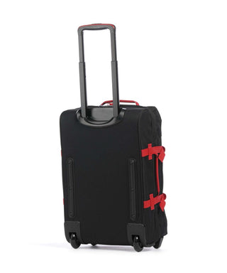 Eastpak Tranverz S Kabinväska 51cm - Kontrast Scarlet, fotad mot en vit bakgrund.