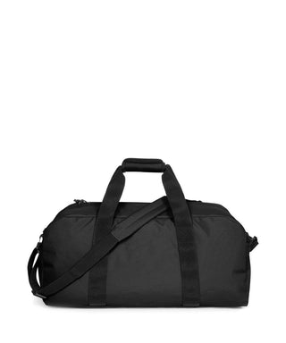 Eastpak Station + Duffelbag - Black, fotad mot en vit bakgrund.