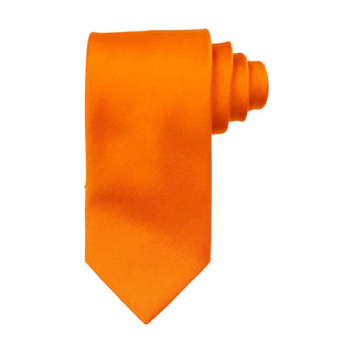 Hoprullad ceremoniell slips i 100 % siden med matt yta och klassisk bredd på 8 cm från AC i färgen orange, fotograferad mot vit bakgrund