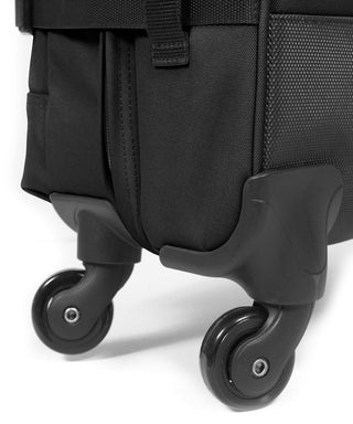 Eastpak Trans4 Stor Resväska 75cm - Black, fotad mot en vit bakgrund.