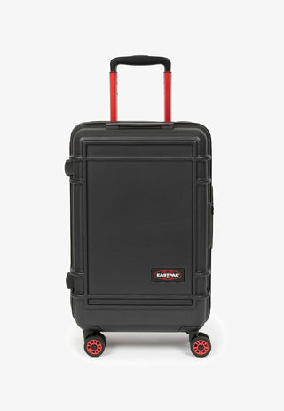 Eastpak Resist'r Zip S Kabinväska - Black, fotad mot en vit bakgrund.