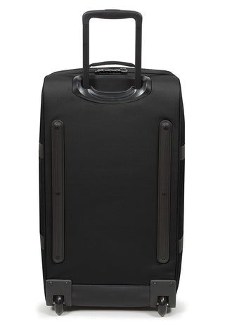 Eastpak Tranverz Mellanstor Resväska - Black, fotad mot en vit bakgrund.