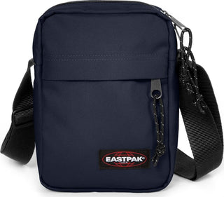 Eastpak The One Crossbodyväska - Ultra Marine, fotad mot en vit bakgrund.