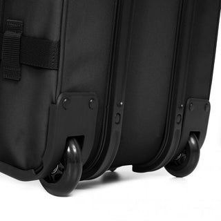 Eastpak Transit'R S Kabinväska - Black, fotad mot en vit bakgrund.