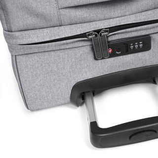 Eastpak Transit'R S Kabinväska -  Sunday Grey, fotad mot en vit bakgrund.