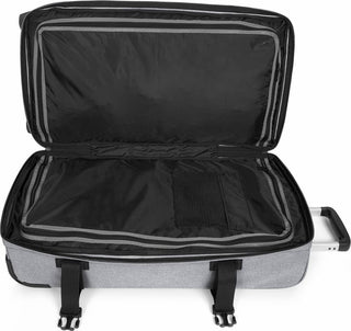 Eastpak Transit'R Mellanstor Resväska - Sunday Grey, fotad mot en vit bakgrund.