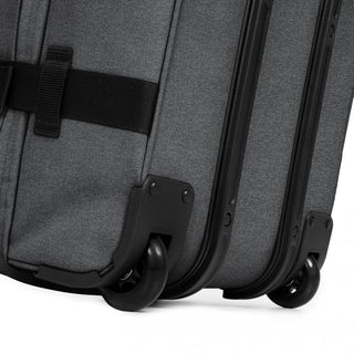 Eastpak Transit'R Mellanstor Resväska - Black Denim, fotad mot en vit bakgrund.