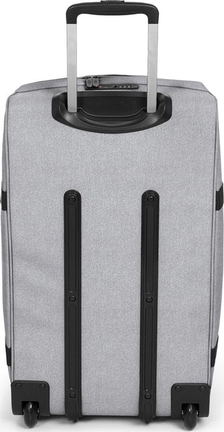 Eastpak Transit'R Stor Resväska - Sunday Grey, fotad mot en vit bakgrund.