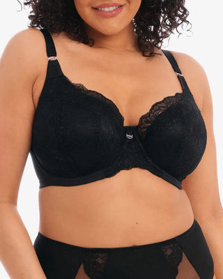 Frontal vy av Elomi Brianna Padded Half Cup Bh i svart, där den låga halsringningen och den eleganta spetsdetaljen på kuporna syns tydligt.