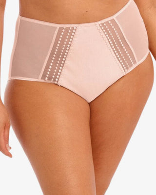  Närbild av Elomi Matilda Full Brief Trosa i rosa, där broderade detaljer och genomskinliga insättningar syns tydligt.