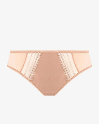 En närbild av Elomi Matilda Trosa Brief i beige, som framhäver den exklusiva pärlbroderade designen på framsidan och den genomskinliga, stilrena baksidan.