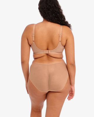Bakifrån visning av Elomi Matilda Trosa Brief i beige, där den genomskinliga baksidan och den släta, stilrena passformen är i fokus.