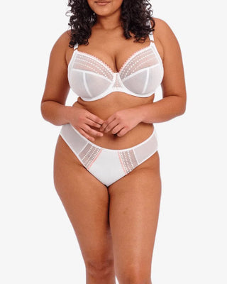 Frontal vy av Elomi Matilda Trosa Brief i vitt som visar den detaljerade pärlbroderade framsidan och den genomskinliga bakdelen som ger en slät och elegant finish.