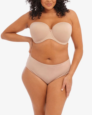 Elomi Smooth UW Moulded Strapless BH i beige, med avtagbara multiway-axelband och stabilt stöd genom formpressade kupor.