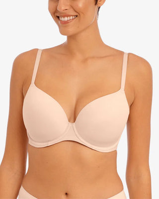 Freya T-shirt BH i beige nyans – formpressad och slät modell med plunge-skärning, buren av modell för att visa naturlig passform och stöd