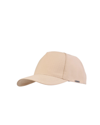 Wigéns Baseballkeps polyester Kahki stil full herr keps fotad snett framifrån mot en vit bakgrund  