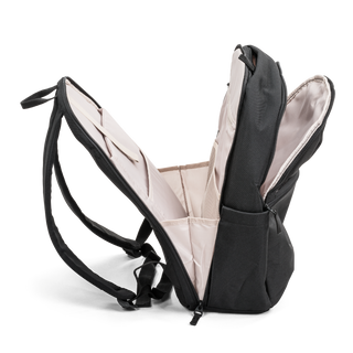 North Pioneer Flight Backpack - Svart  ryggsäck med flera dragkedjefack och vadderade axelremmar, perfekt för vardag och laptopförvaring.