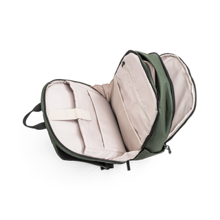 North Pioneer Flight Backpack - grön  ryggsäck med flera dragkedjefack och vadderade axelremmar, perfekt för vardag och laptopförvaring.