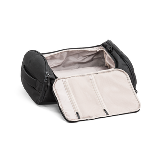 North Pioneer Flygduffelväska 38L - Svart cylindrisk ryggsäck med flera fack, dragkedjor och justerbara axelremmar – perfekt som duffelbag för resa eller träning.