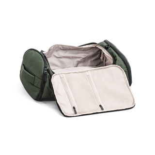 North Pioneer Flygduffelväska 38L - Grön cylindrisk ryggsäck med flera fack, dragkedjor och justerbara axelremmar – perfekt som duffelbag för resa eller träning.