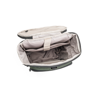 North Pioneer Flygduffelväska 38L - Grön cylindrisk ryggsäck med flera fack, dragkedjor och justerbara axelremmar – perfekt som duffelbag för resa eller träning.