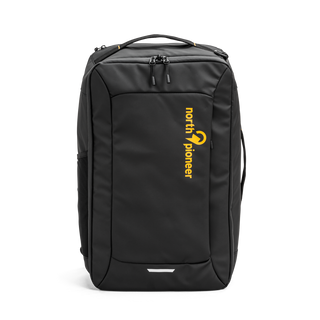 Svart kabinryggsäck från North Pioneer – stilren design med dragkedjefickor, topphandtag och gul logotyp, perfekt som handbagage eller weekendväska