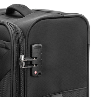 North Pioneer Gate Mellanstor Resväska 68 cm - Svart  teleskophandtag, 360° hjul och TSA-lås – idealisk för resor och handbagage. Fotad mot en vit bakgrund 