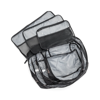 North Pioneer Packkuber  fotad mot en vit bakgrund 