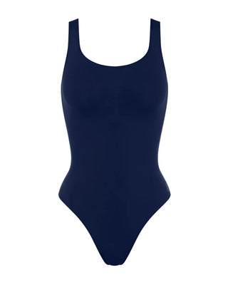 “Frilagd bild av Sloggi Zero Feel body i marinblått – sömlös ärmlös body i återvunnen mikrofiber med rund halsringning.”