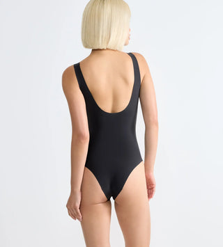 “Bakifrånvy av sloggi Zero Feel Body – slät, osynlig passform i supermjuk mikrofiber med fukthanterande Activated Silk™-teknik.”