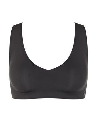 “Frilagd bild av Sloggi Zero Feel svart bralette – sömlös bh utan bygel med V-ringning, mediumstöd och avtagbara vadderingar.”