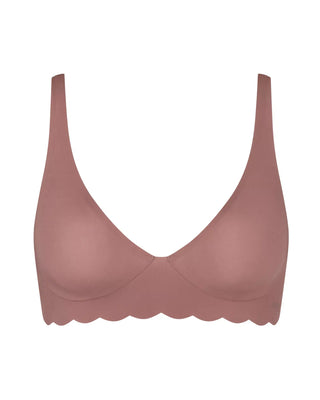 “Frilagd bild av Sloggi Zero Microfibre Soft Bra i cacao – bygelfri, vadderad bh i återvunnen mikrofiber med laserskuren vågig kant under bysten.”