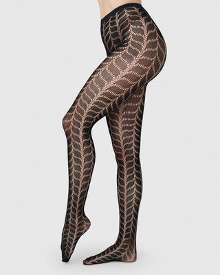Swedish Stockings Meja Net Strumpbyxor - Black  bilden visar fotomodell med snygga strumpbyxor 
