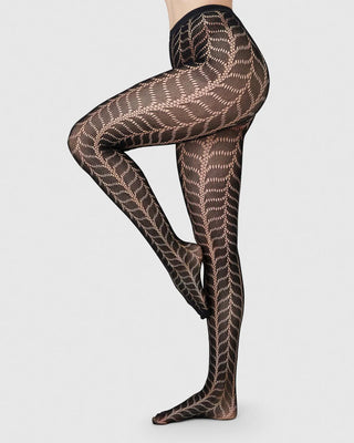 Swedish Stockings Meja Net Strumpbyxor - Black  bilden visar fotomodell med snygga strumpbyxor 