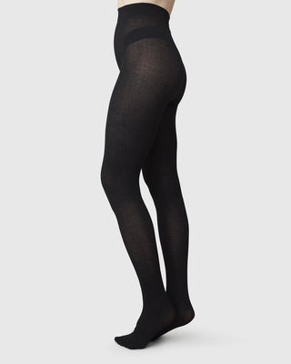 Swedish Stockings Ylva Fishbone Wool Strumpbyxor - Black bilden visar snygga strumpbyxor 