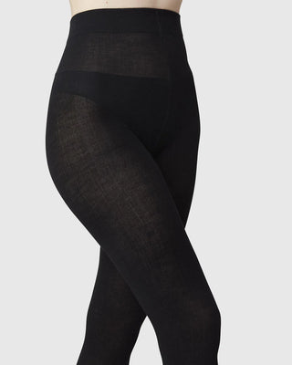 Swedish Stockings Ylva Fishbone Wool Strumpbyxor - Black bilden visar snygga strumpbyxor 