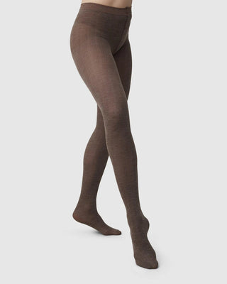 Swedish Stockings Ylva Fishbone Wool Strumpbyxor - Mid Brown bilden visar snygga strumpbyxor 