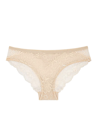 Perfekt passform, perfekt look – denna braziliantrosa i Classics Amourette Charm-serien från Triumph syns inte under kläderna och är superfeminin.