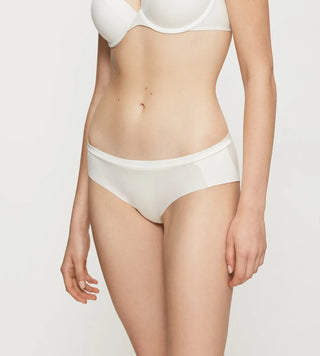“Halvbild av Triumph Soft Touch hipstertrosa – bekväm, vardagsanpassad trosa med breda sidstycken och osynlig siluett.”
