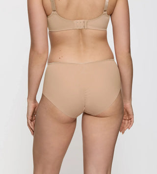 “Bakifrånvy av Triumph Hipster Brief – sömlös clean-cut-baksida utan synliga troskanter (No VPL).”