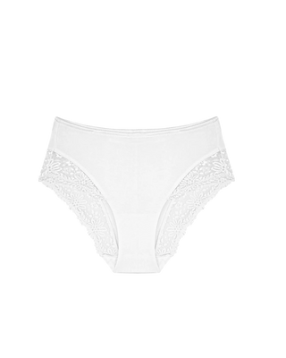 “Frilagd bild av Triumph Ladyform Soft hög trosa – klassisk modell med spets framtill och bekväm, täckande passform.”