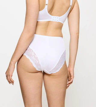 “Bakifrånvy av Triumph Ladyform Soft hög trosa – smidig rygg med full täckning och mjuk passform.”